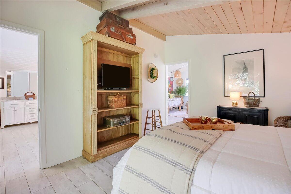 2253 Las Canoas Road