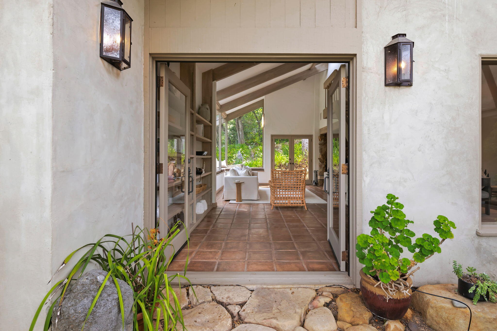 2079 Las Canoas Road
