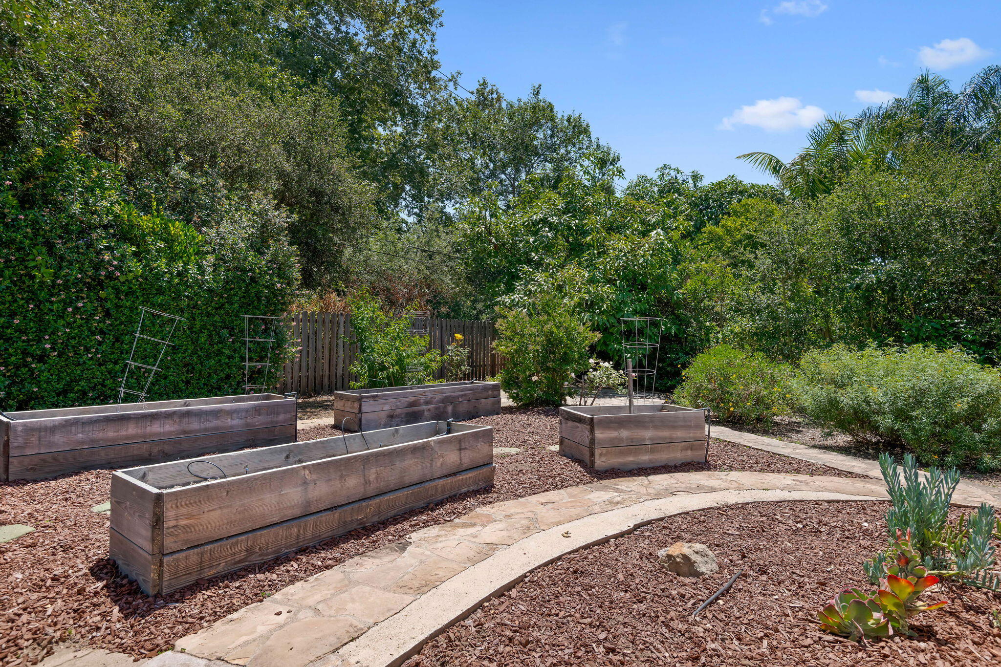 5549 Huntington Drive