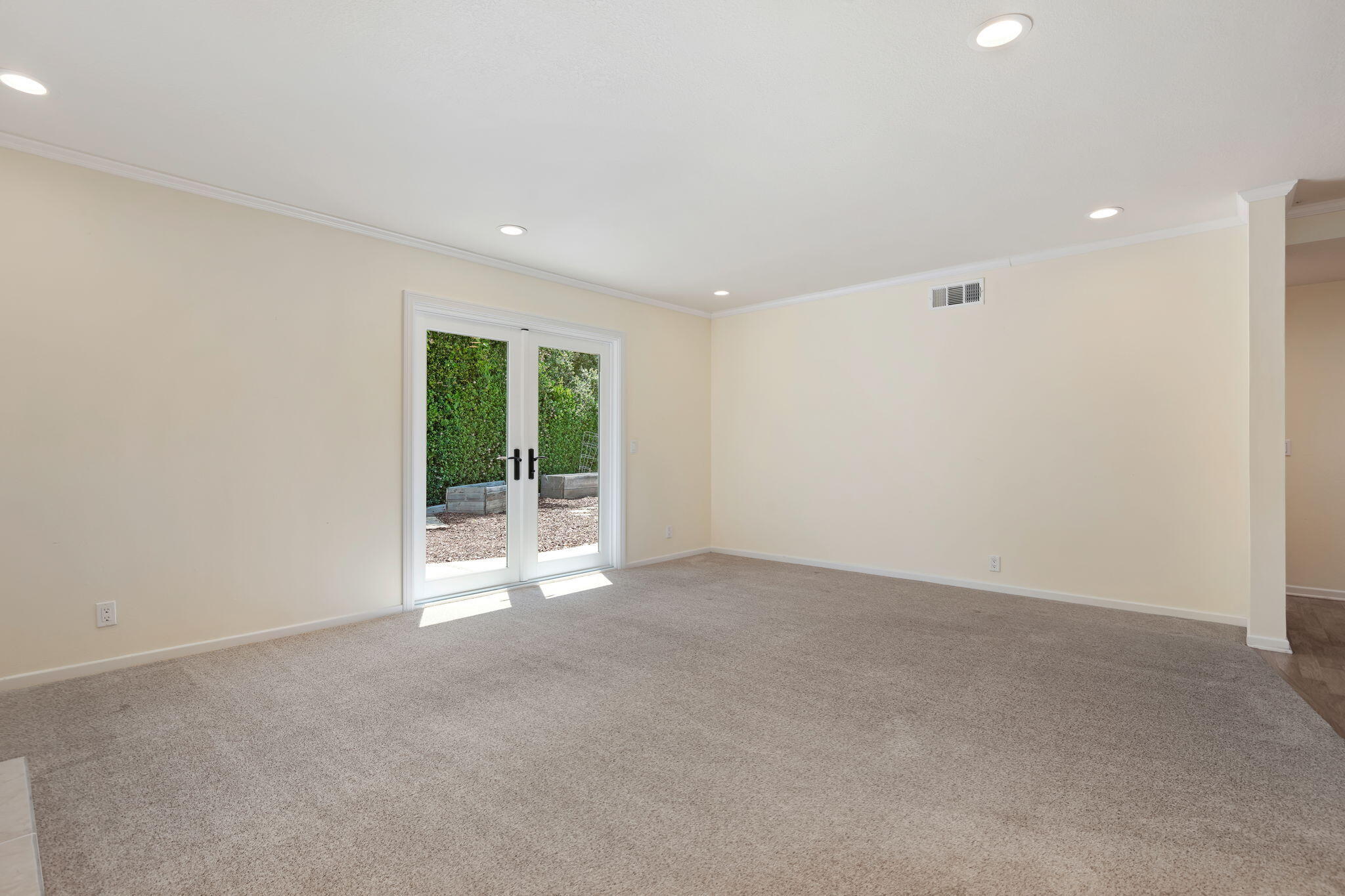 5549 Huntington Drive