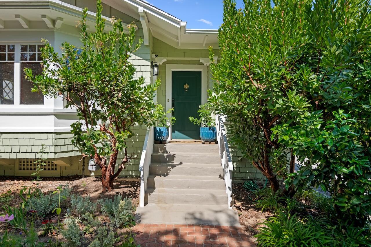 1628 Chapala Street