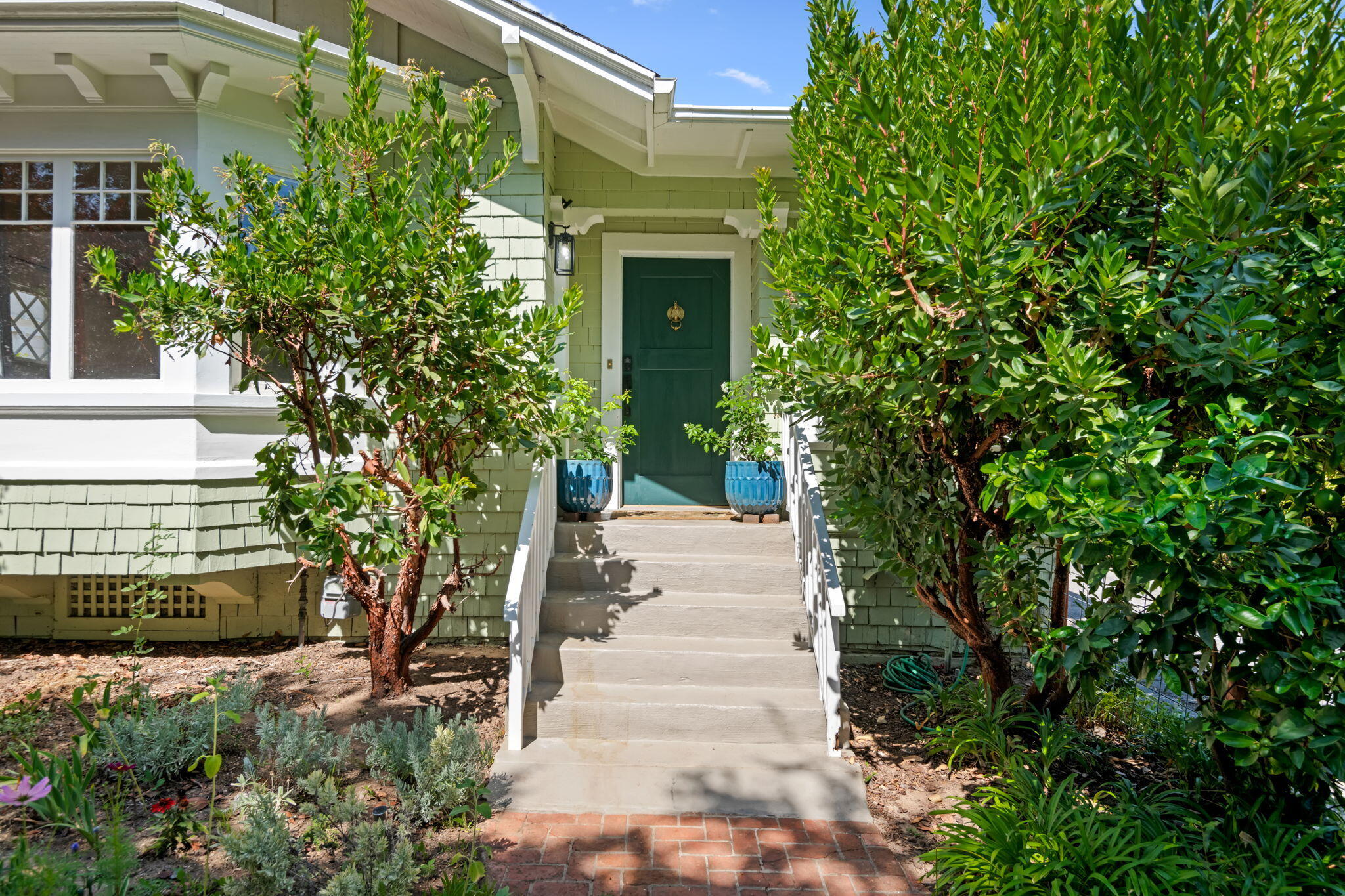 1628 Chapala Street
