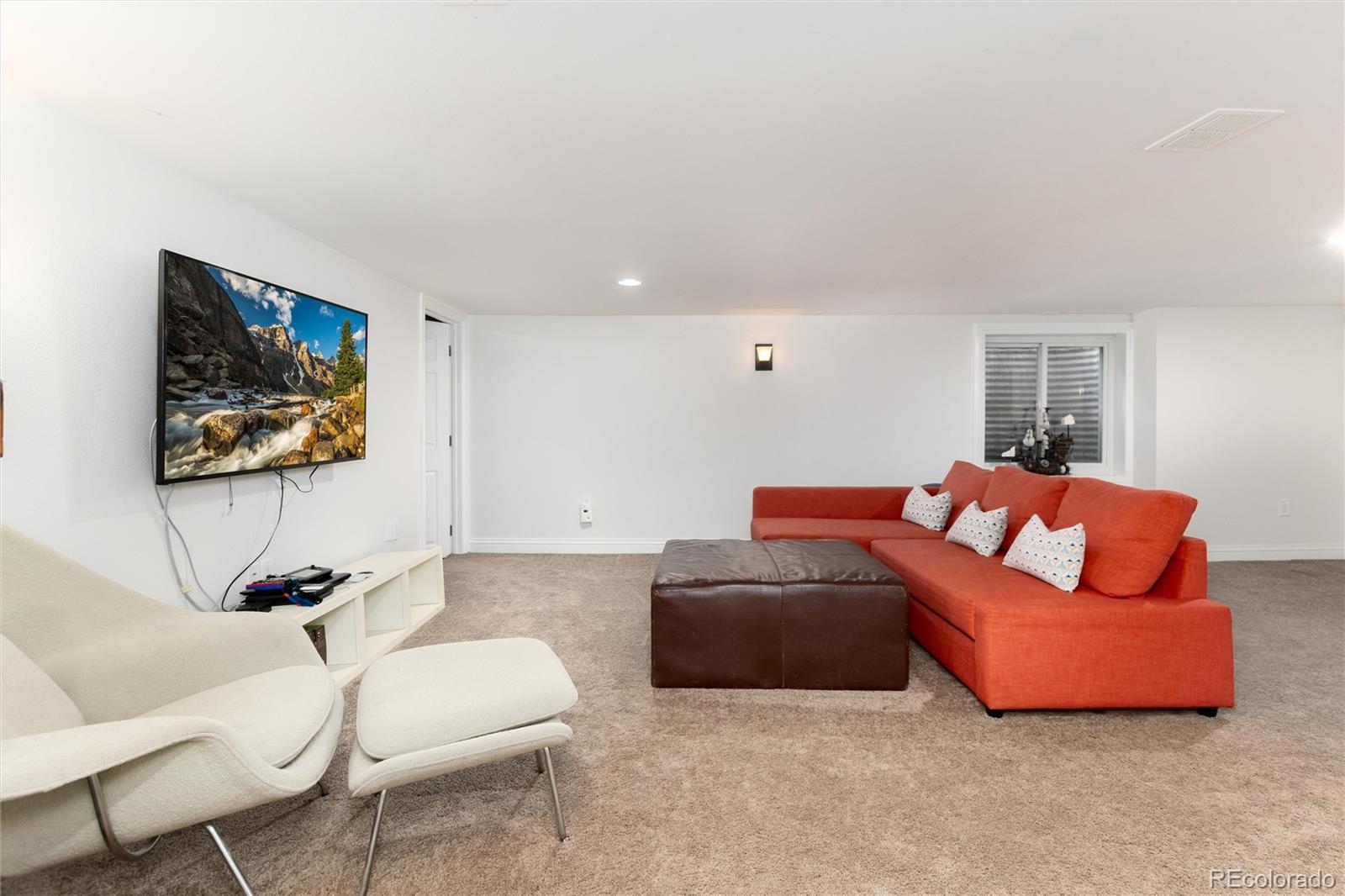 6343 E Stanford Avenue