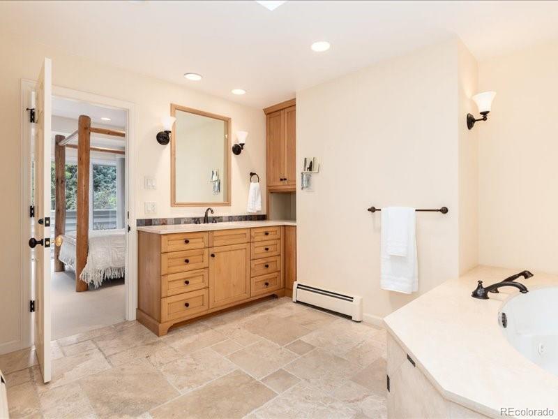 2552 E Alameda Avenue Unit: 16