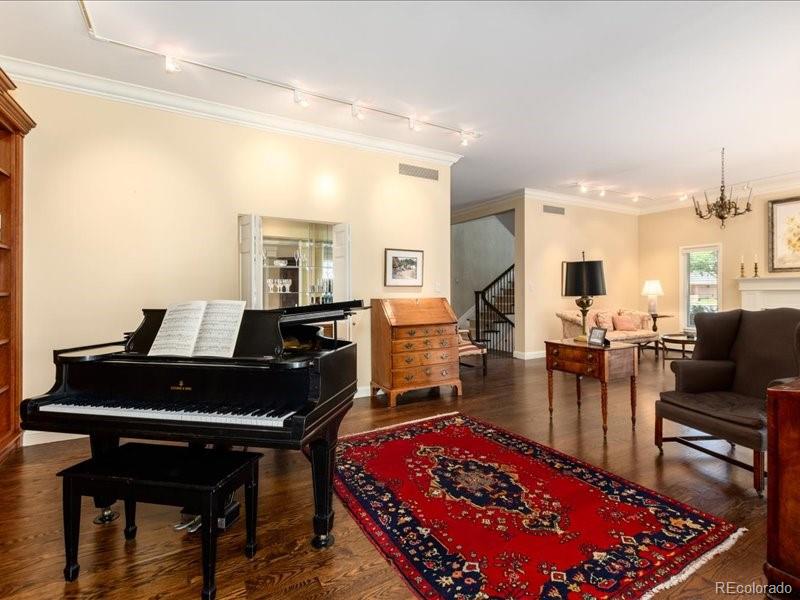 2552 E Alameda Avenue Unit: 16