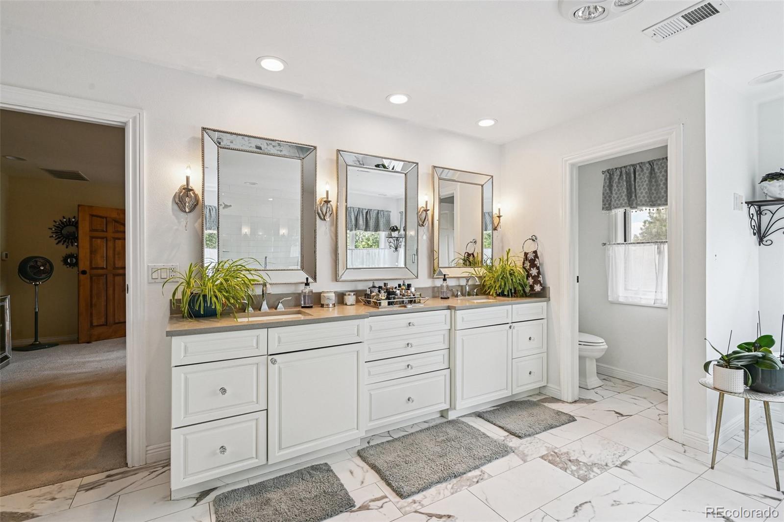 5475 S Laredo Street