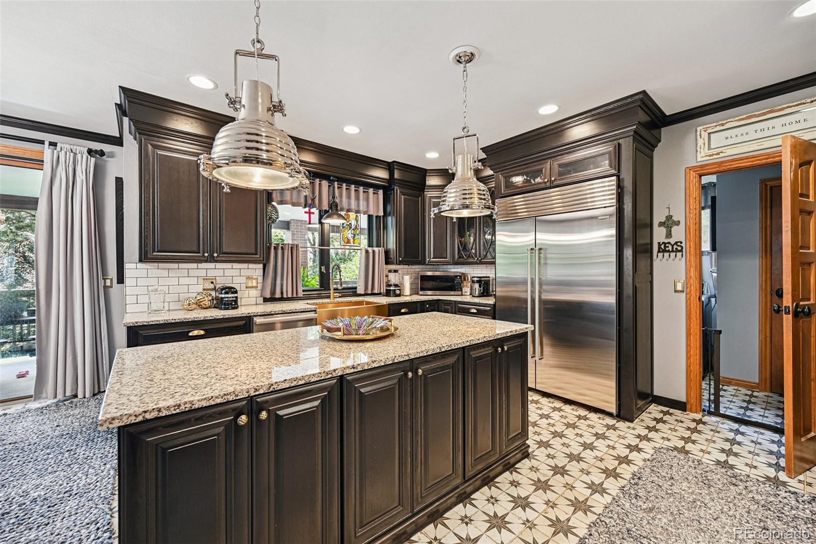 5475 S Laredo Street