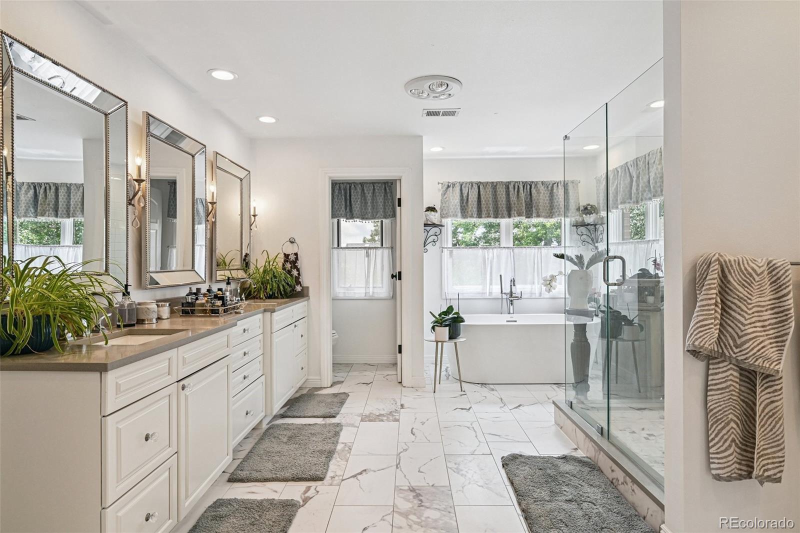 5475 S Laredo Street