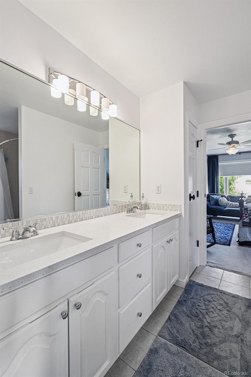 5475 S Laredo Street