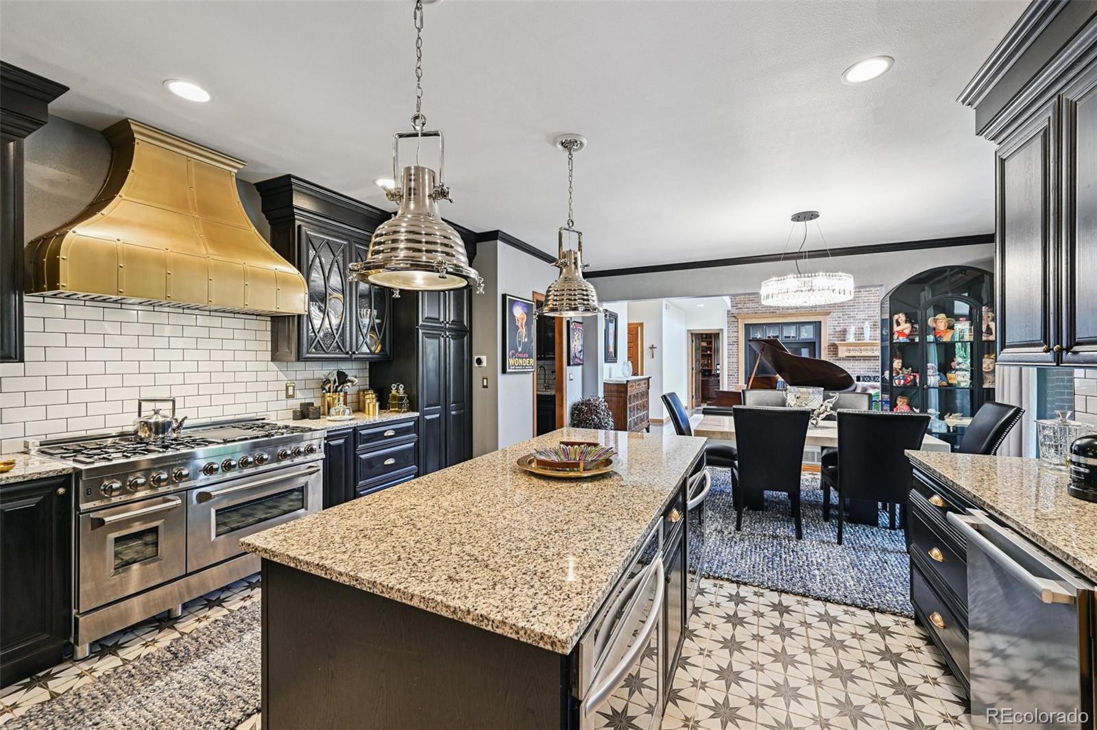 5475 S Laredo Street