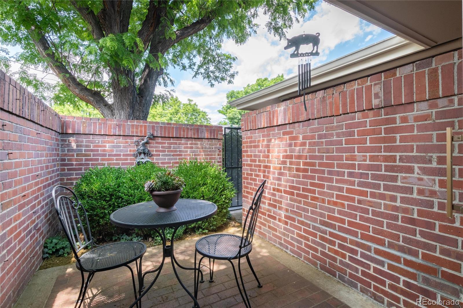 2552 E Alameda Avenue Unit: 16