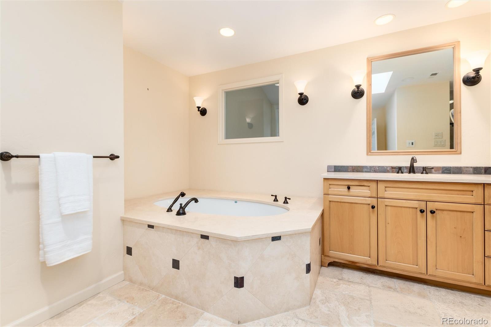 2552 E Alameda Avenue Unit: 16