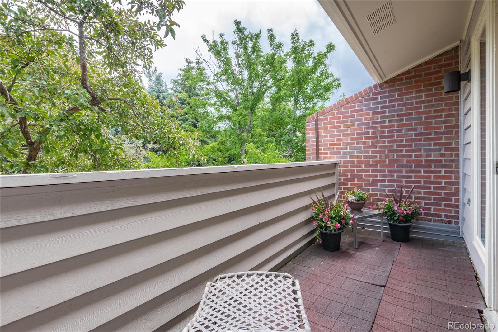 2552 E Alameda Avenue Unit: 16