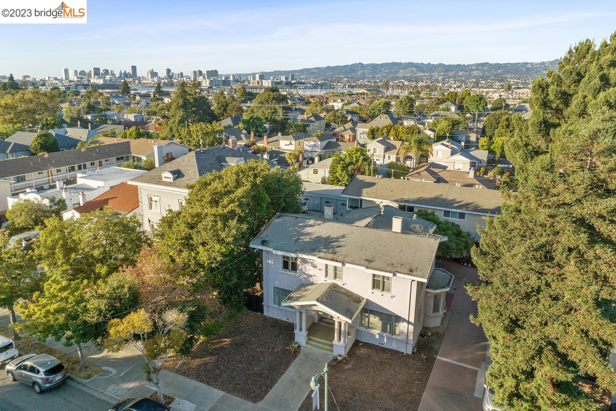 1629 Santa Clara Ave