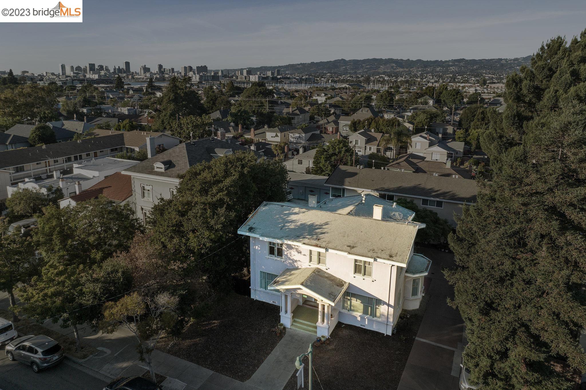 1629 Santa Clara Ave
