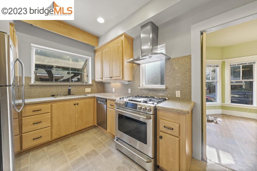1629 Santa Clara Ave