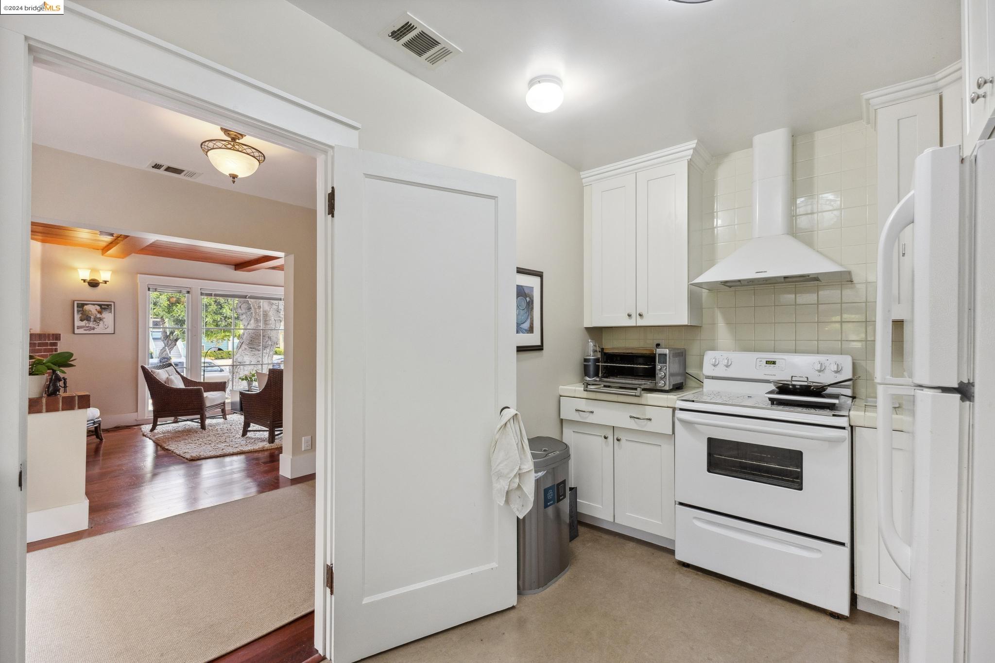 1826 Santa Clara Ave