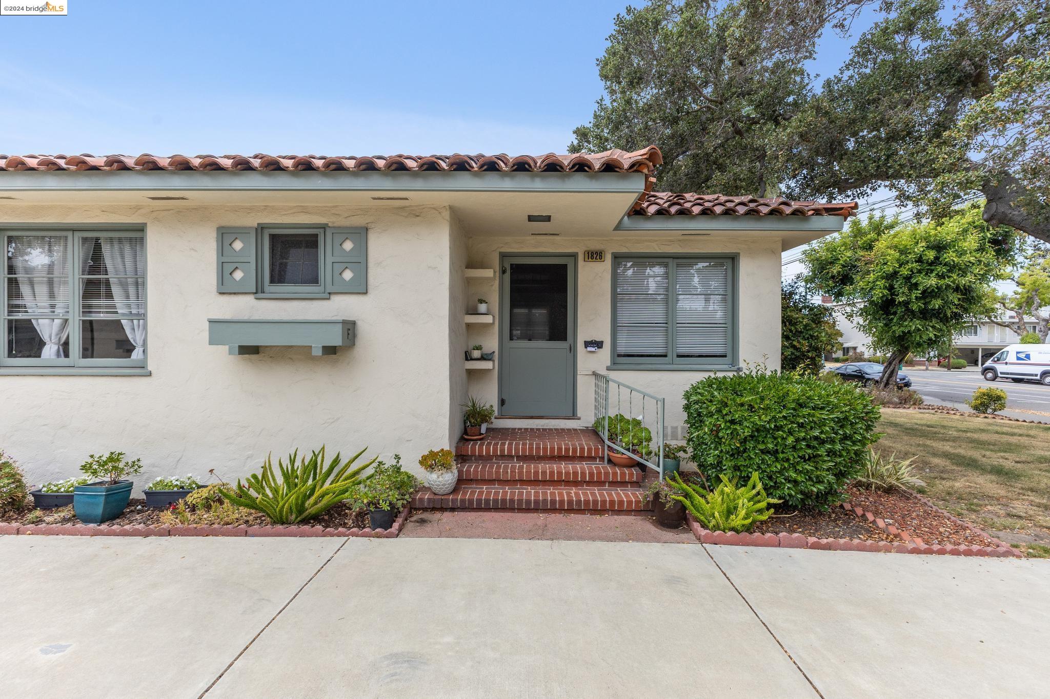 1826 Santa Clara Ave