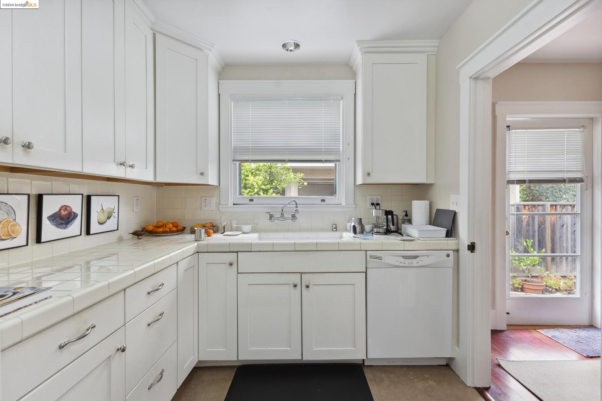 1826 Santa Clara Ave