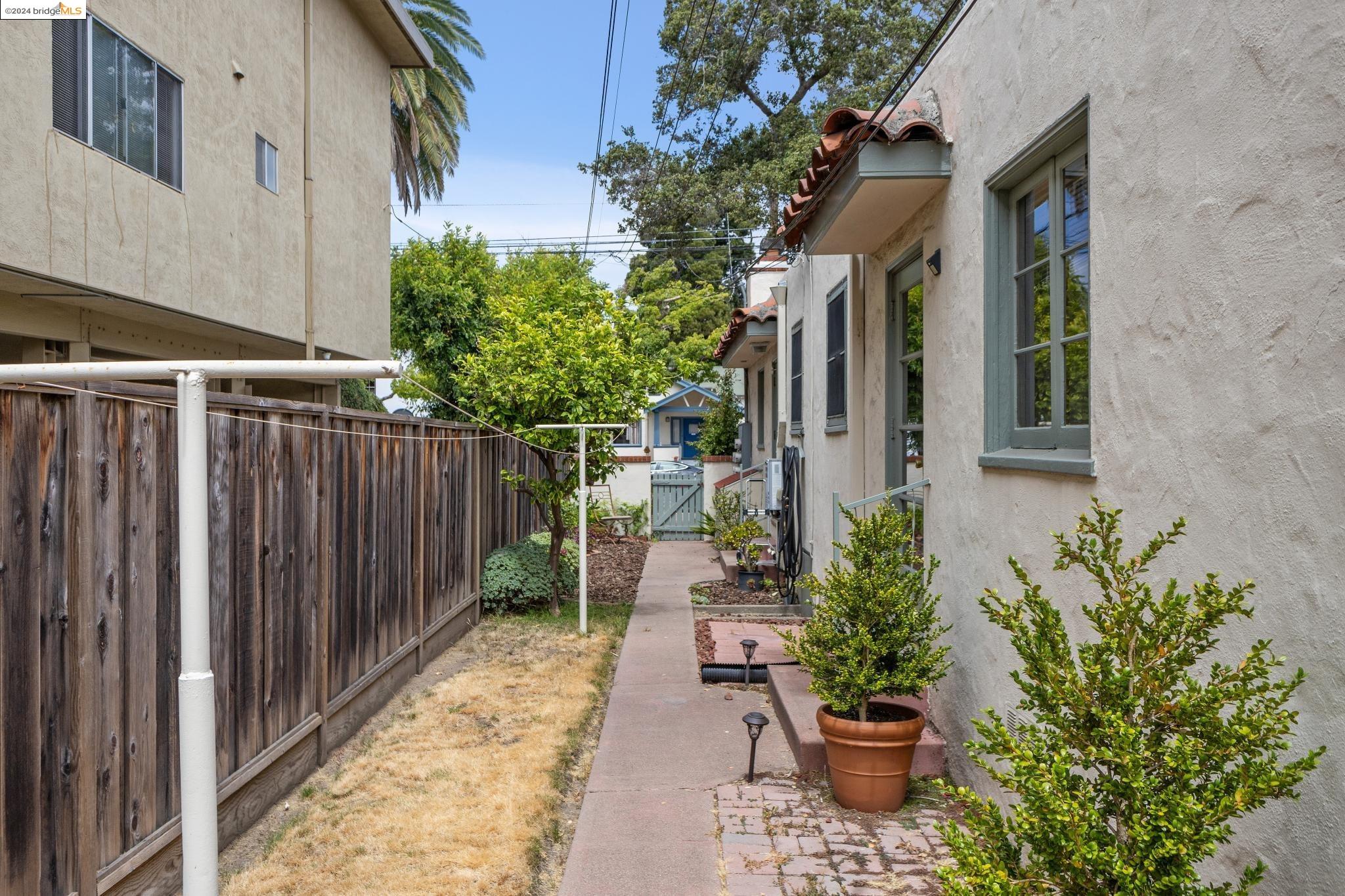 1826 Santa Clara Ave