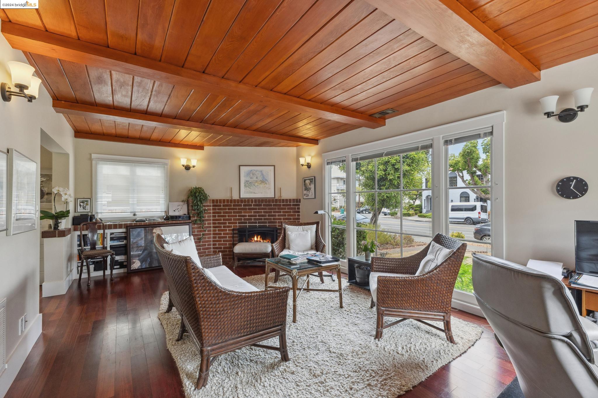 1826 Santa Clara Ave