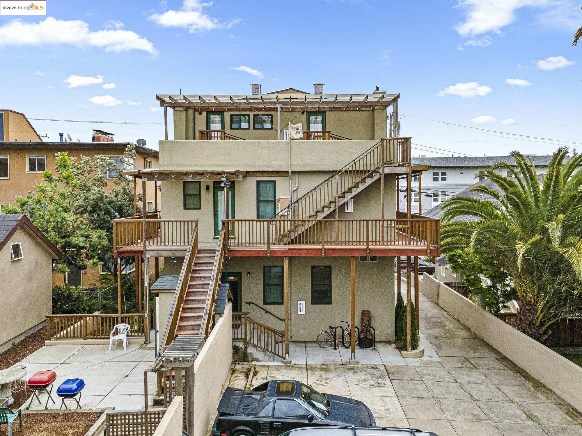 2215 Cedar St