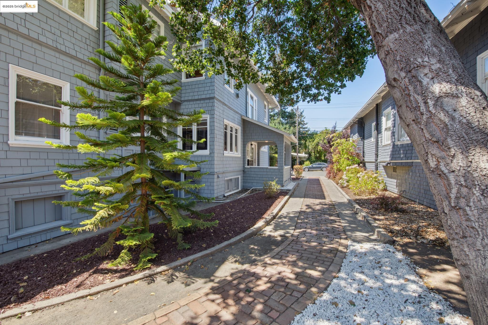 2714 Alcatraz Ave