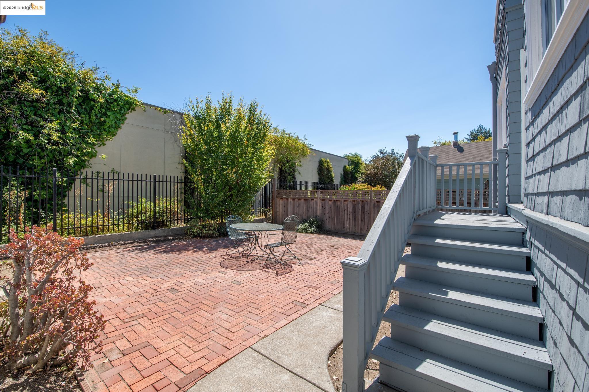 2714 Alcatraz Ave