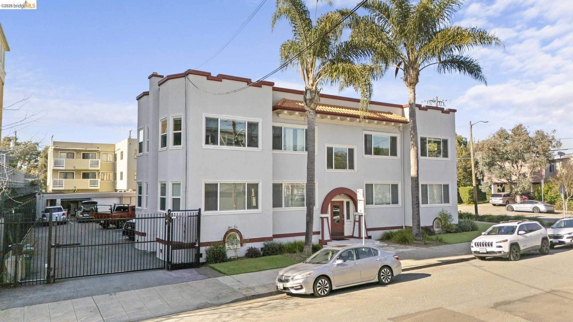 4045 Manila Ave