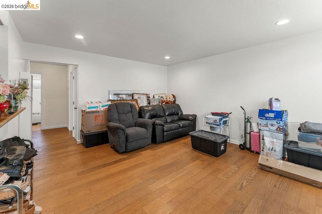 10582 Topanga Dr