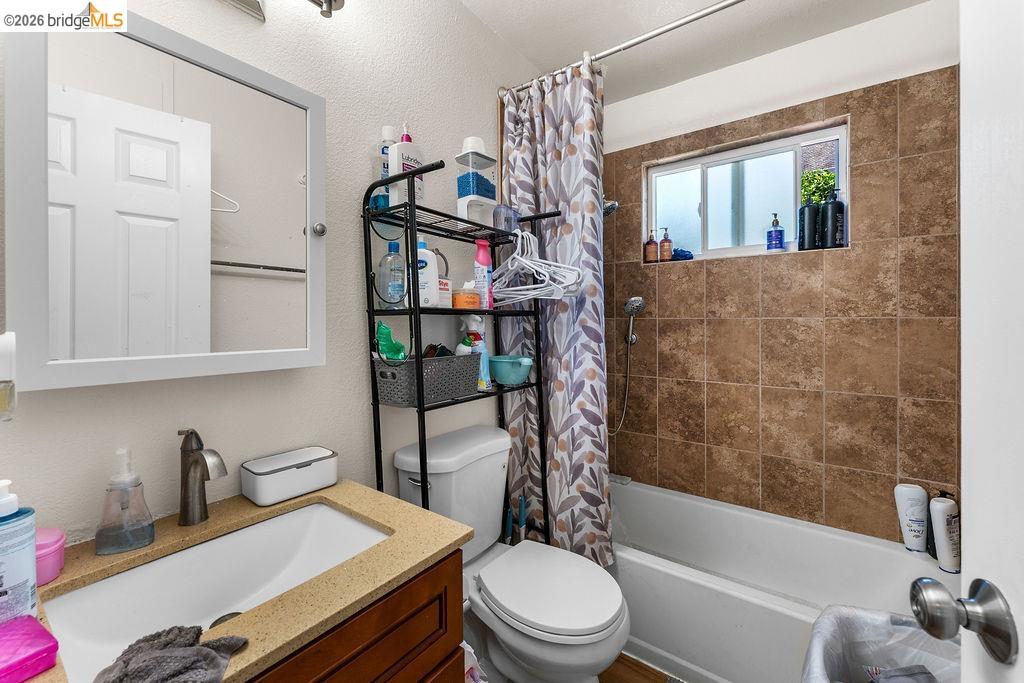 10582 Topanga Dr