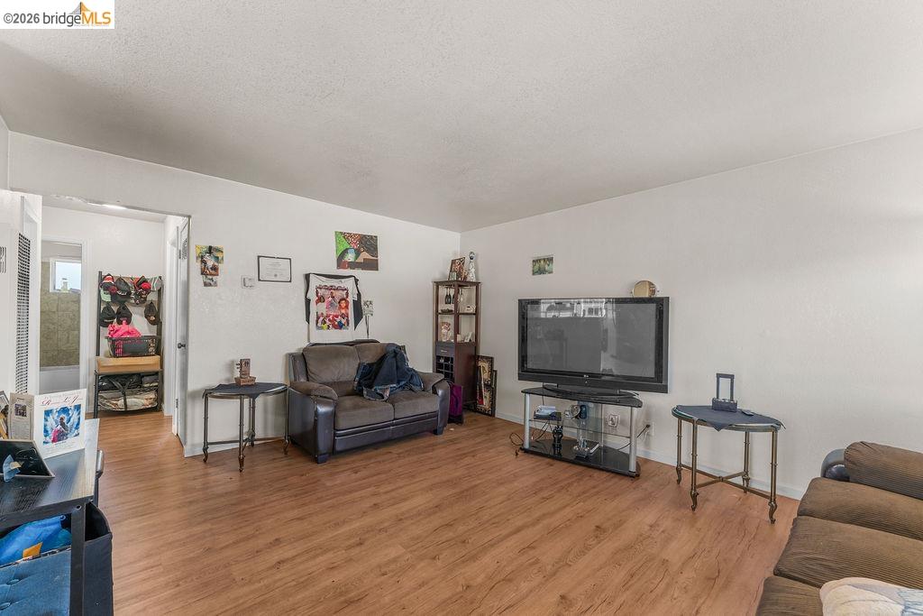 10582 Topanga Dr
