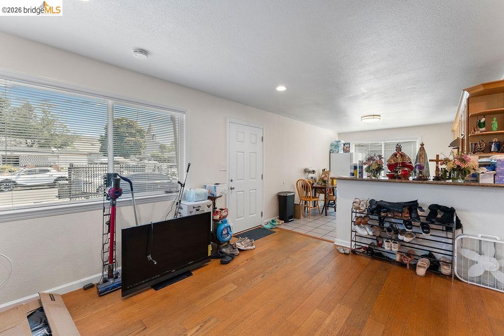 10582 Topanga Dr