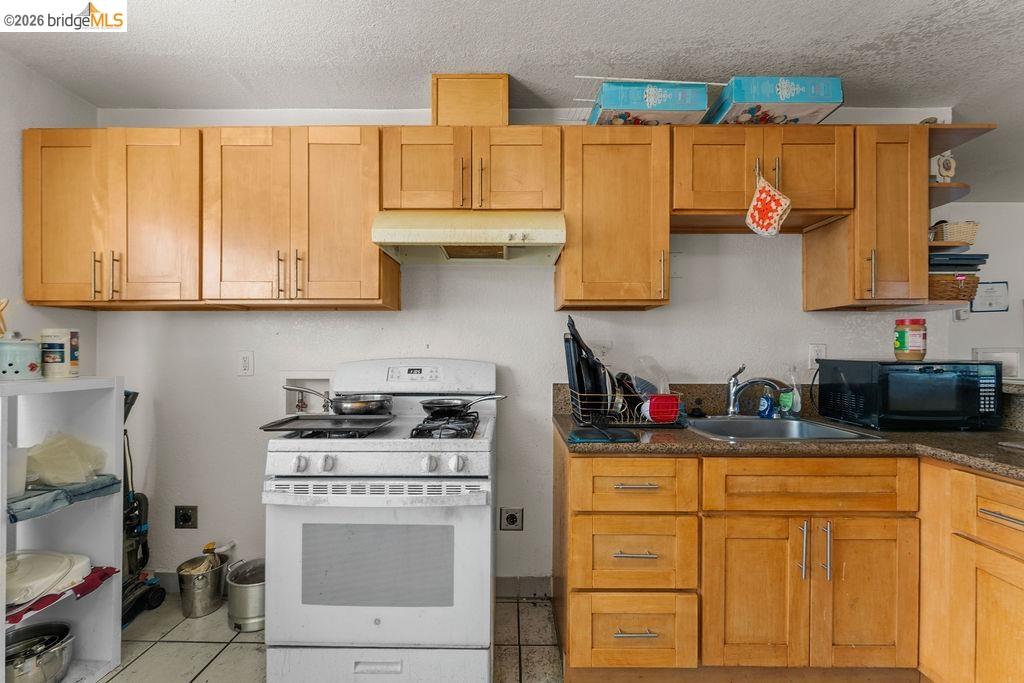 10582 Topanga Dr