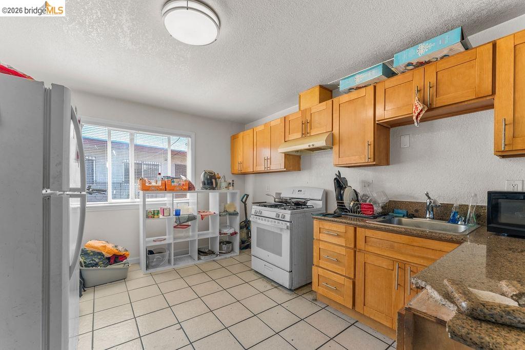 10582 Topanga Dr