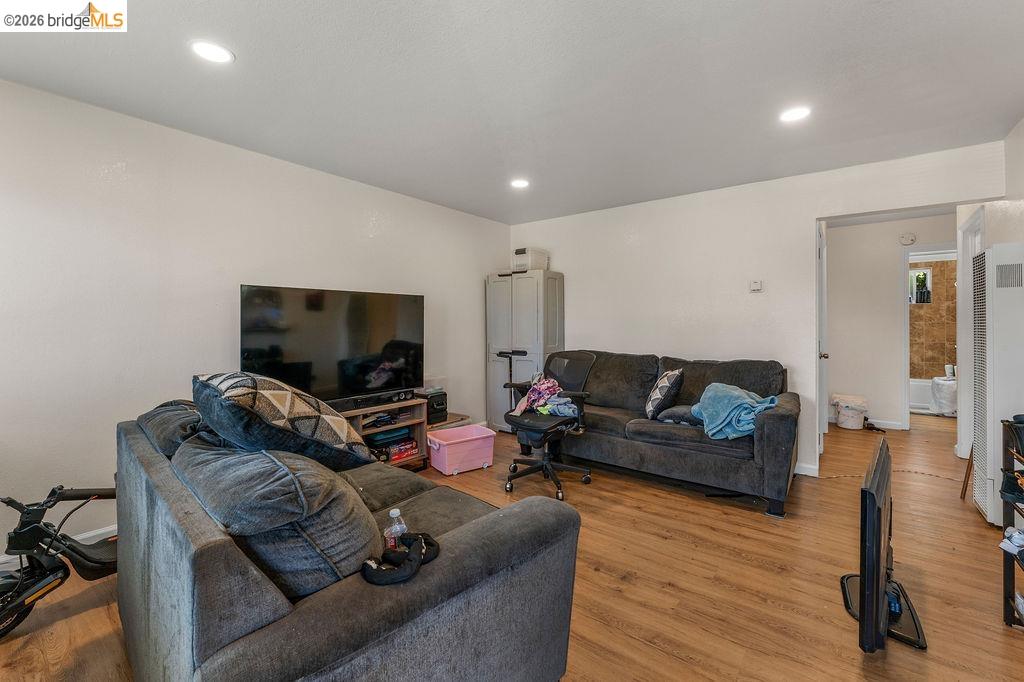 10582 Topanga Dr