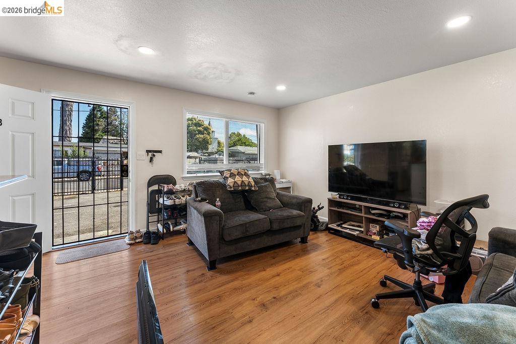 10582 Topanga Dr