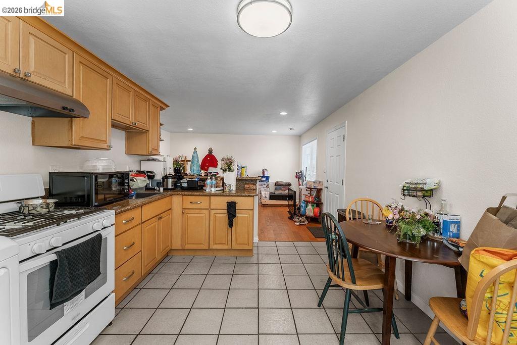 10582 Topanga Dr