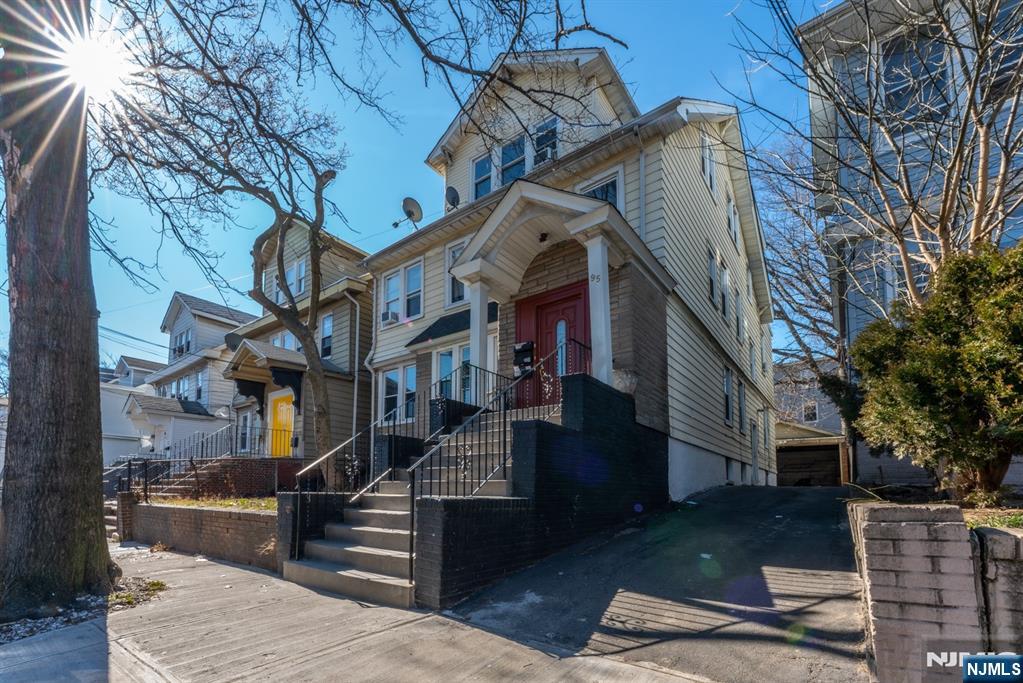 95 Schuyler Avenue