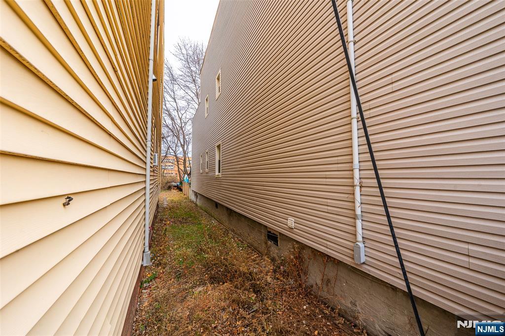 18 Brinkerhoff Street