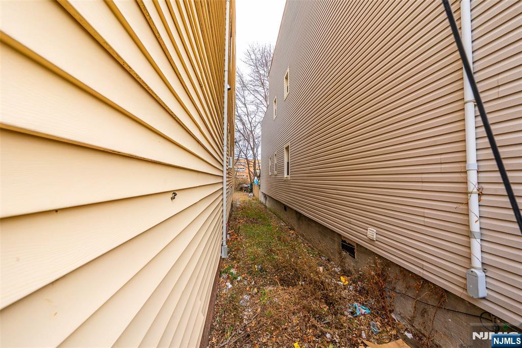 18 Brinkerhoff Street