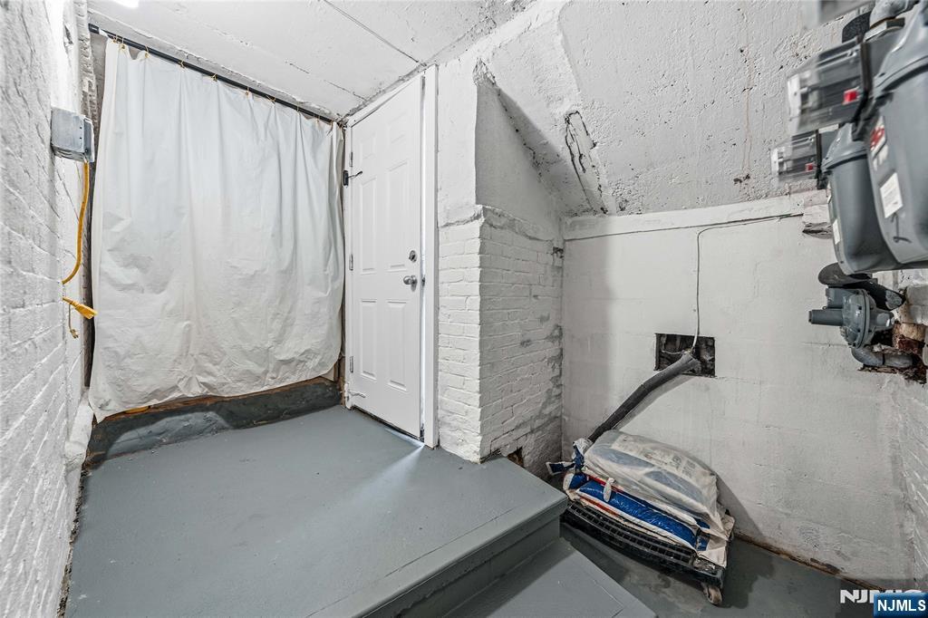 18 Brinkerhoff Street