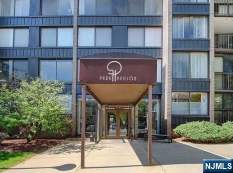 9060 Palisade Avenue 307