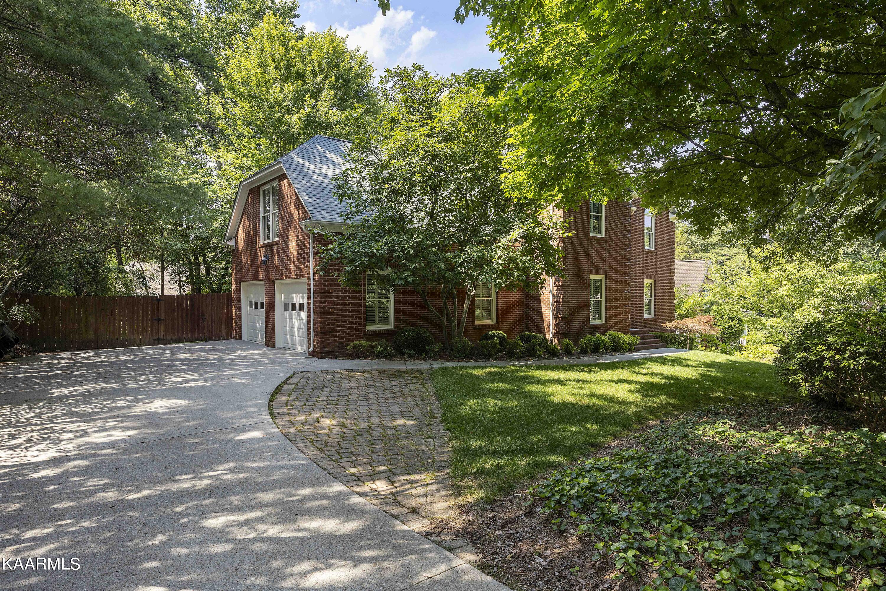 11909 Longstreet Place