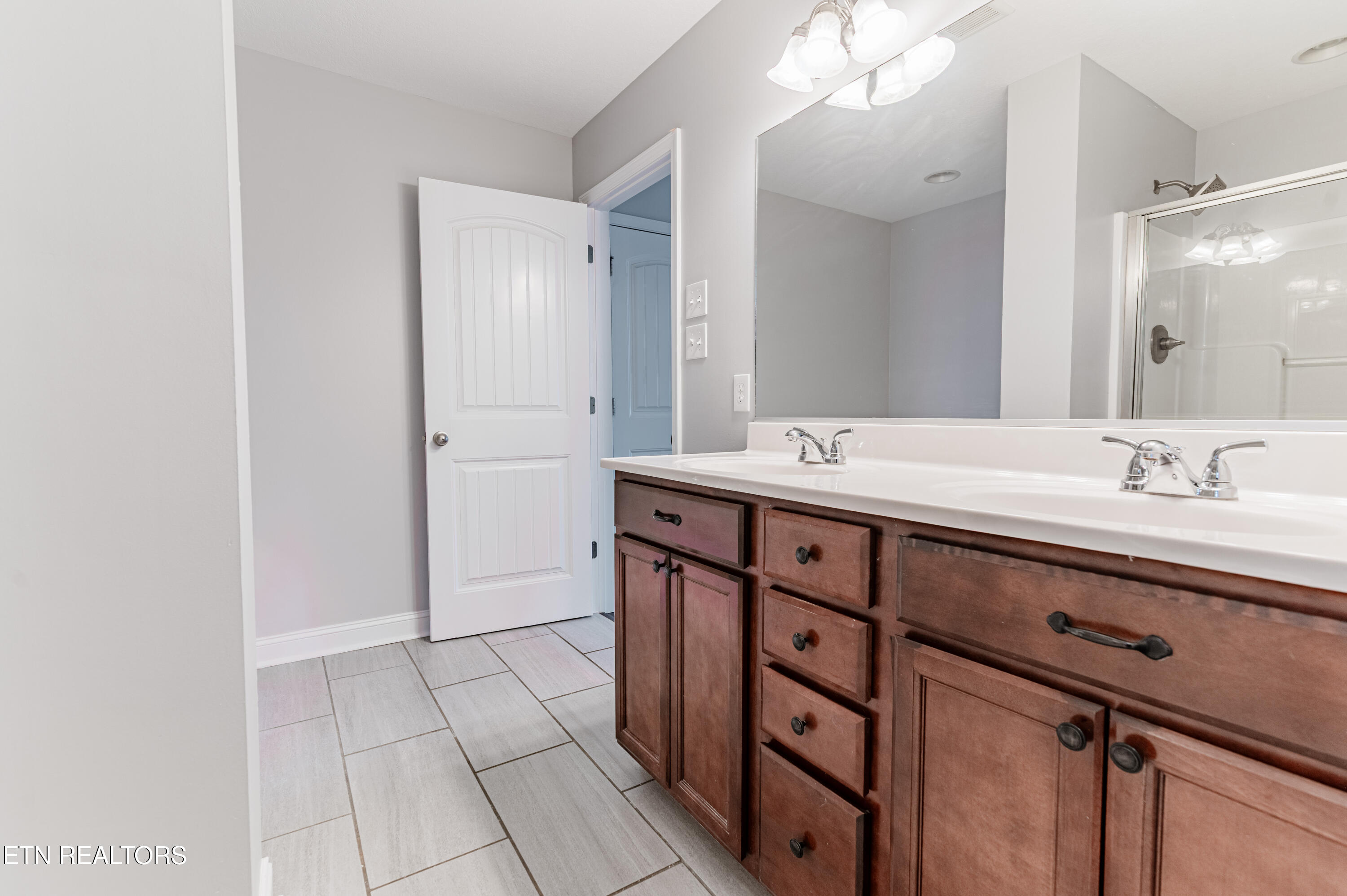 1529 Chariot Lane