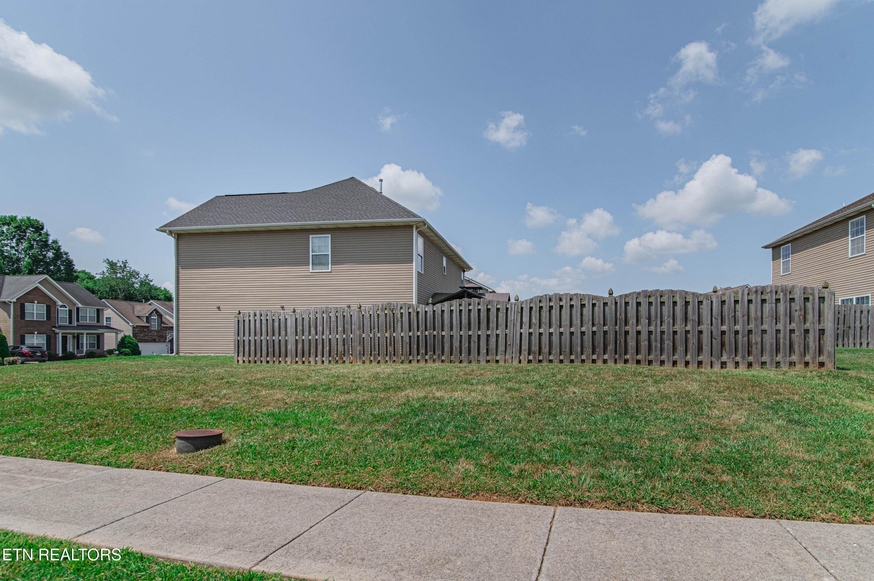 1529 Chariot Lane