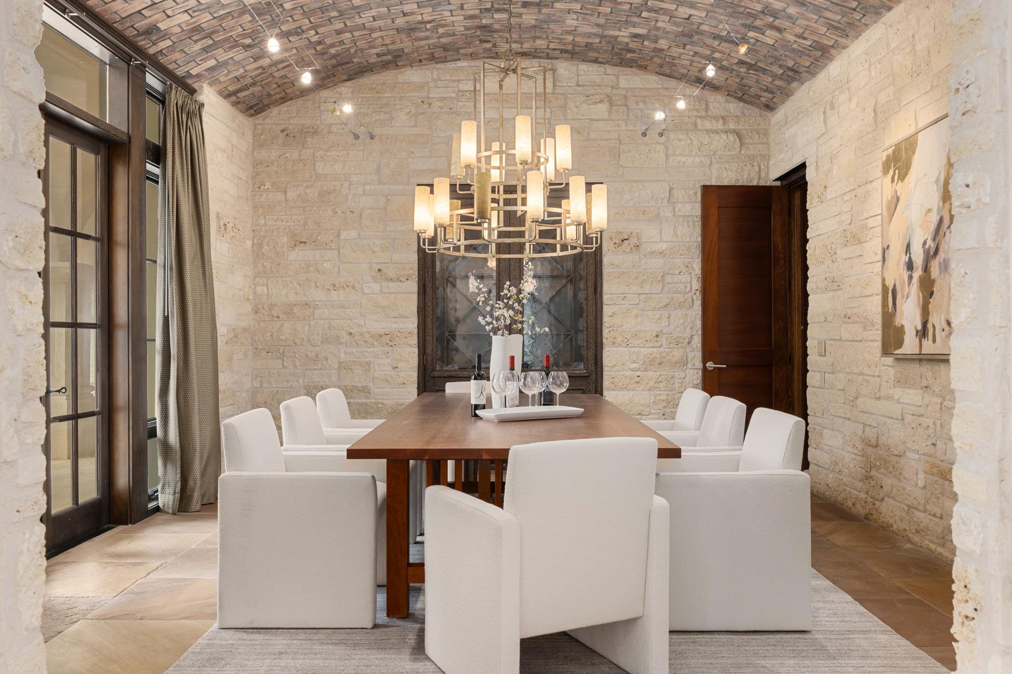 3407 Woodcutters WAY