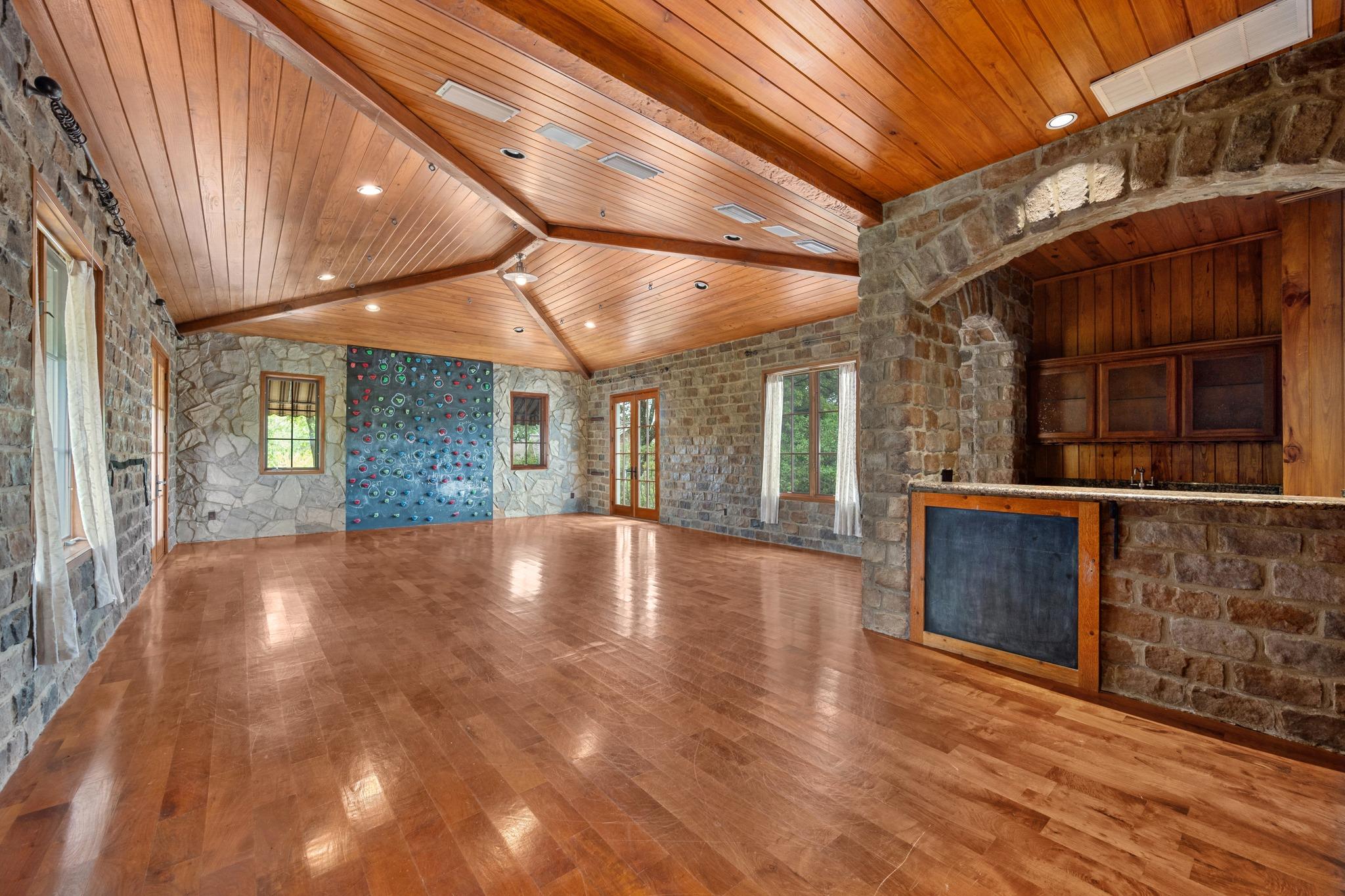 3407 Woodcutters WAY