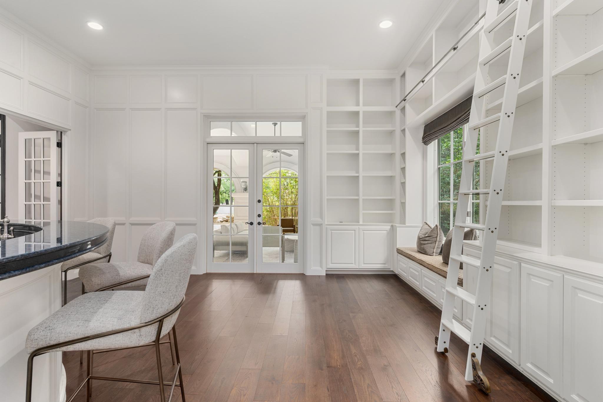 3407 Woodcutters WAY