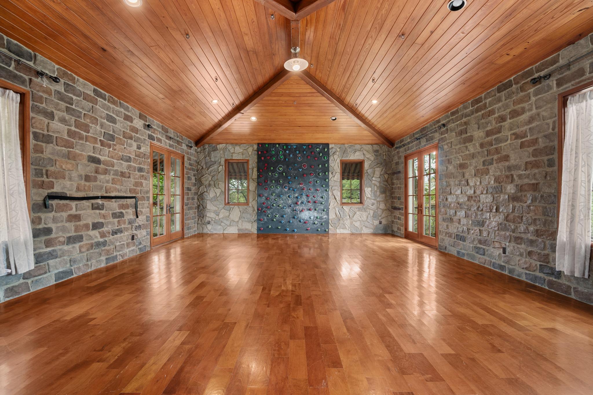 3407 Woodcutters WAY